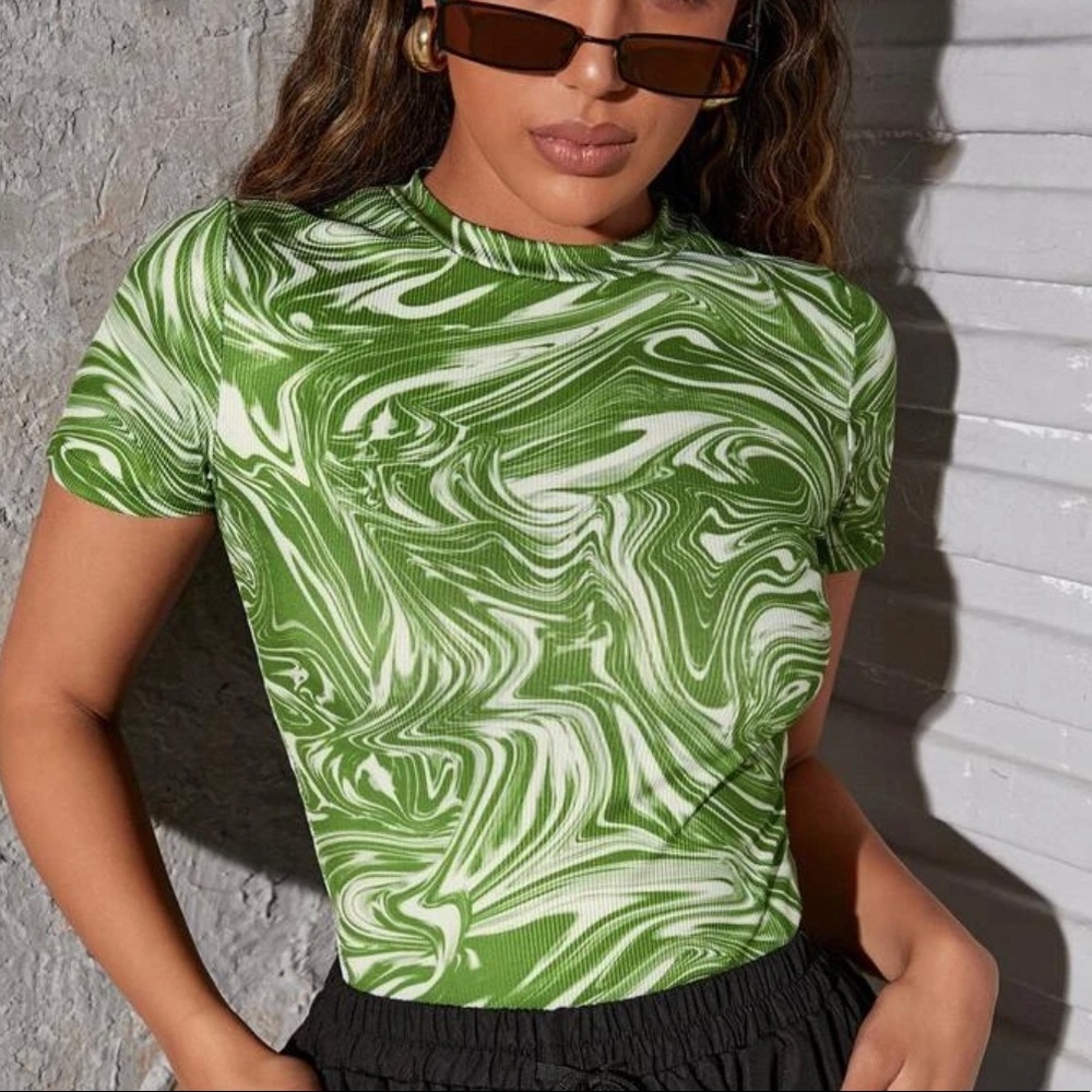 Round neck splash print tee